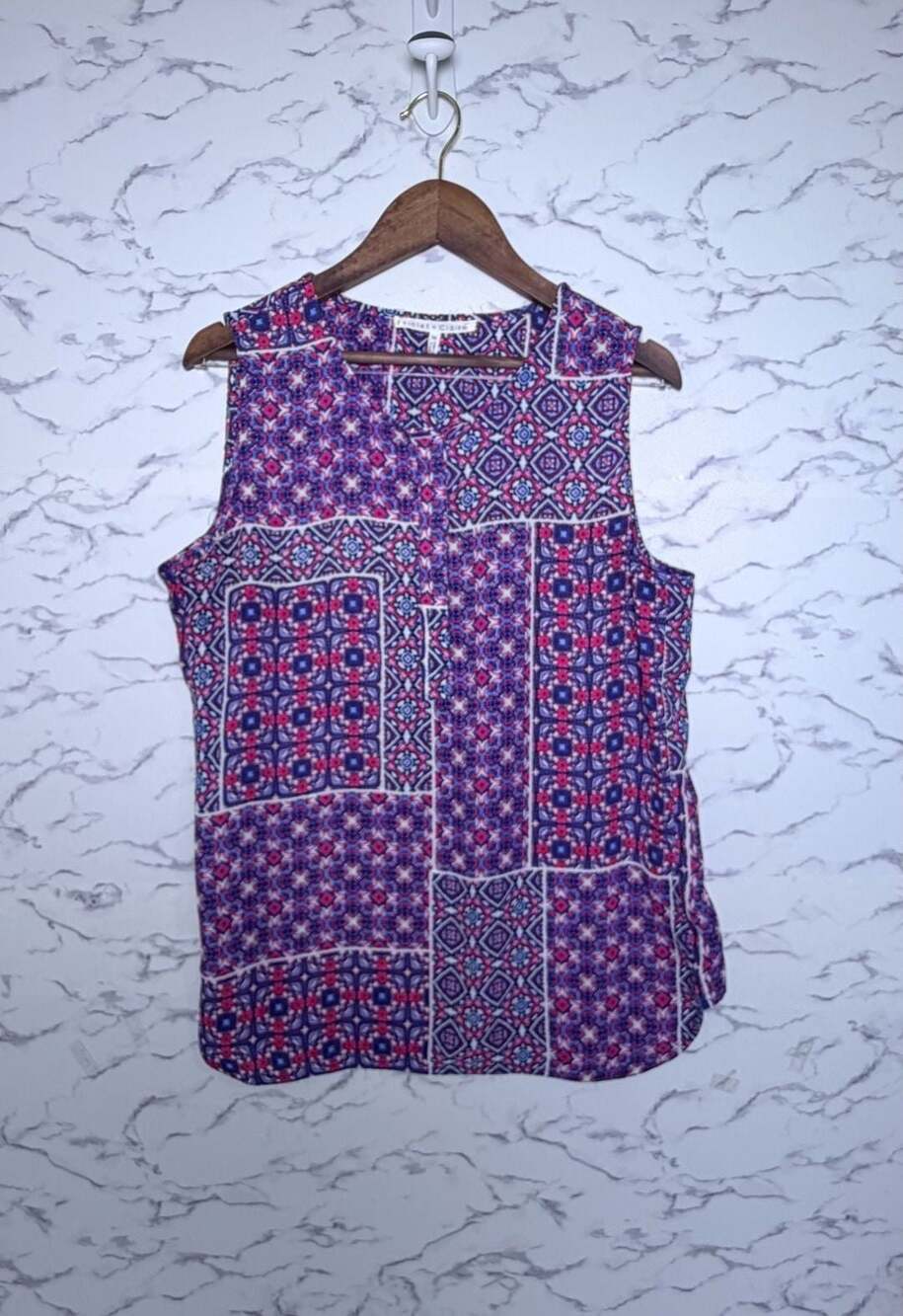 Violet + Claire Sleeveless Geometric Print Blouse Size M